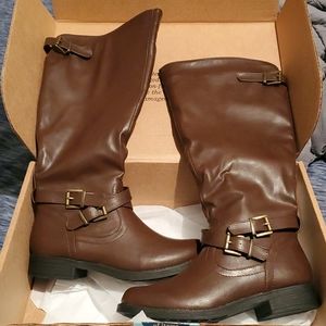 Women's boots size 7